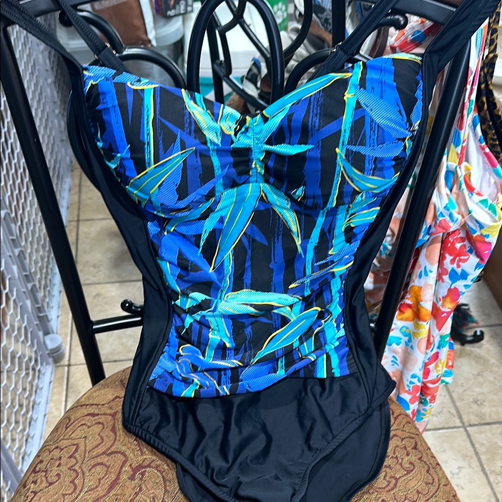 Azules Blue and Black One Piece Swimwear with Dynamic Design